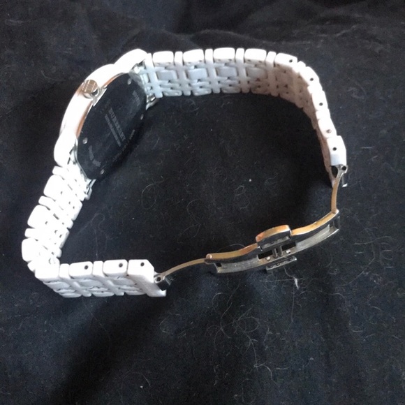 Burberry BU1870 white ceramic lady watch - Picture 5 of 5